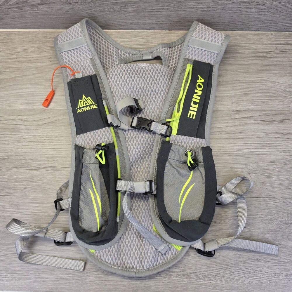 Aonijie Hydration Vest 1.5L Bladder Running Backpack Trail Race Pack Grey